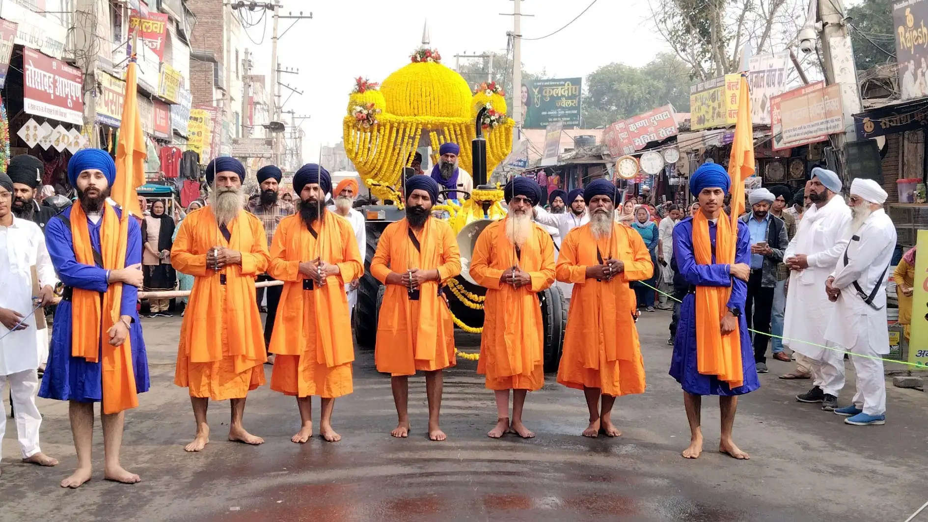 फतेहाबाद में गुरु नानक देव जी के प्रकाशोत्सव के उपलक्ष्य में निकाला नगर कीर्तन