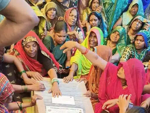 अनूपपुर: कर्नाटक हादसे में मृत श्रमिकों के शव गृह ग्राम पहुंचे, प्रशासन की मौजूदगी में हुआ अंतिम संस्कार