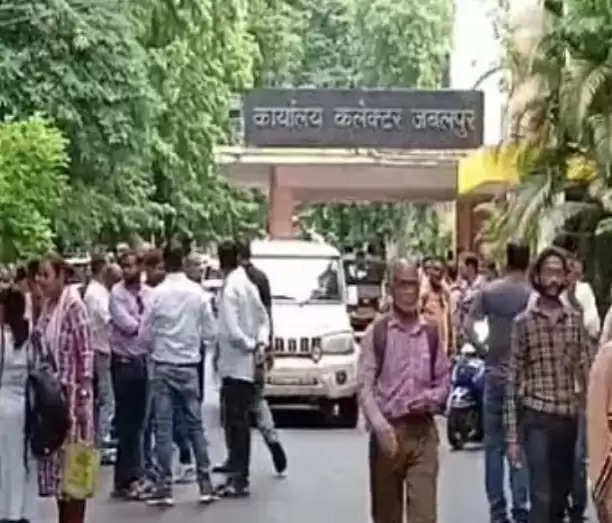 पिटाई से क्षुब्ध पटवारी ने दिया स्तीफा..पटवारी संगठन हड़ताल पर