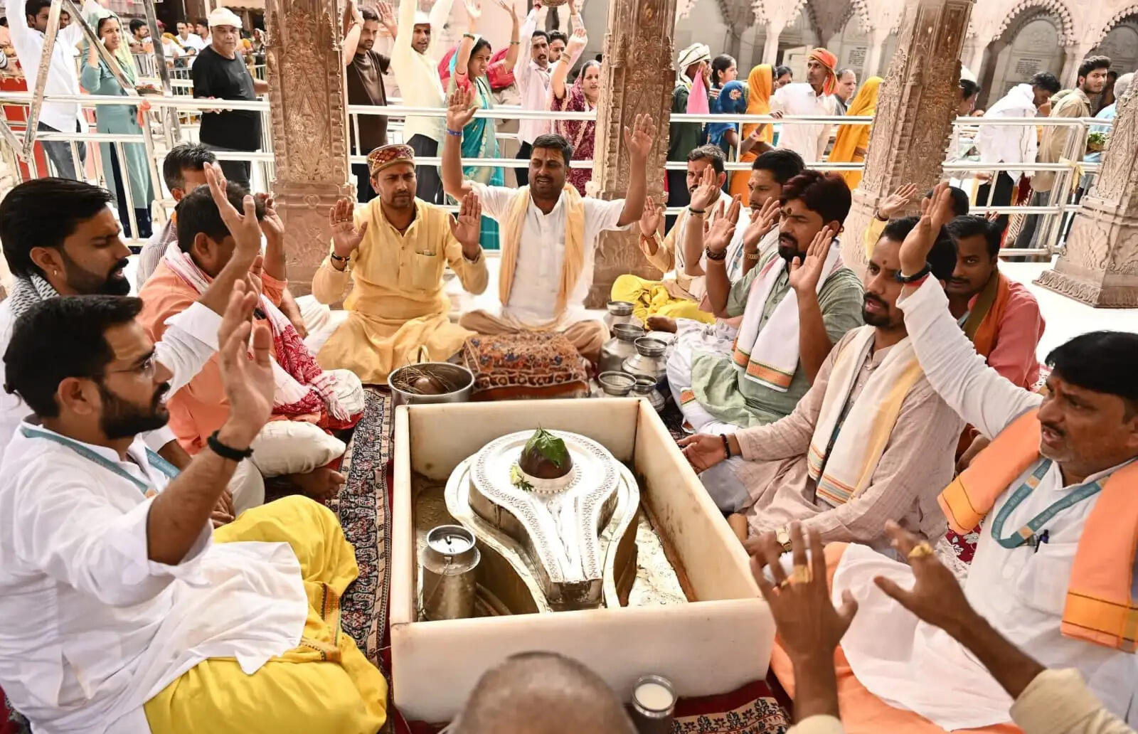 कैप्टन स्मित मच्छार के शीघ्र स्वास्थ्य लाभ के लिए काशी विश्वनाथ धाम में महामृत्युंजय मंत्रों का जाप