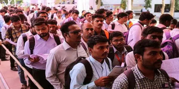 बेरोजगारी दर जुलाई में घटकर 5.1 फीसदी पर आई, श्रमबल भागीदारी एवं रोजगार अनुपात बढ़ा