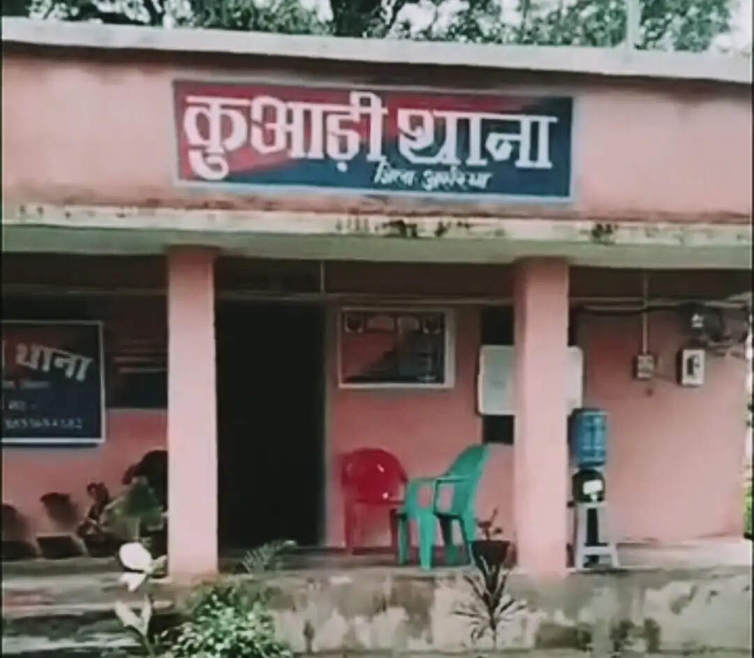 अनुशासनहीनता और सर्विस कोड के उल्लंघन के आरोप में कुआड़ी थानाध्यक्ष निलंबित