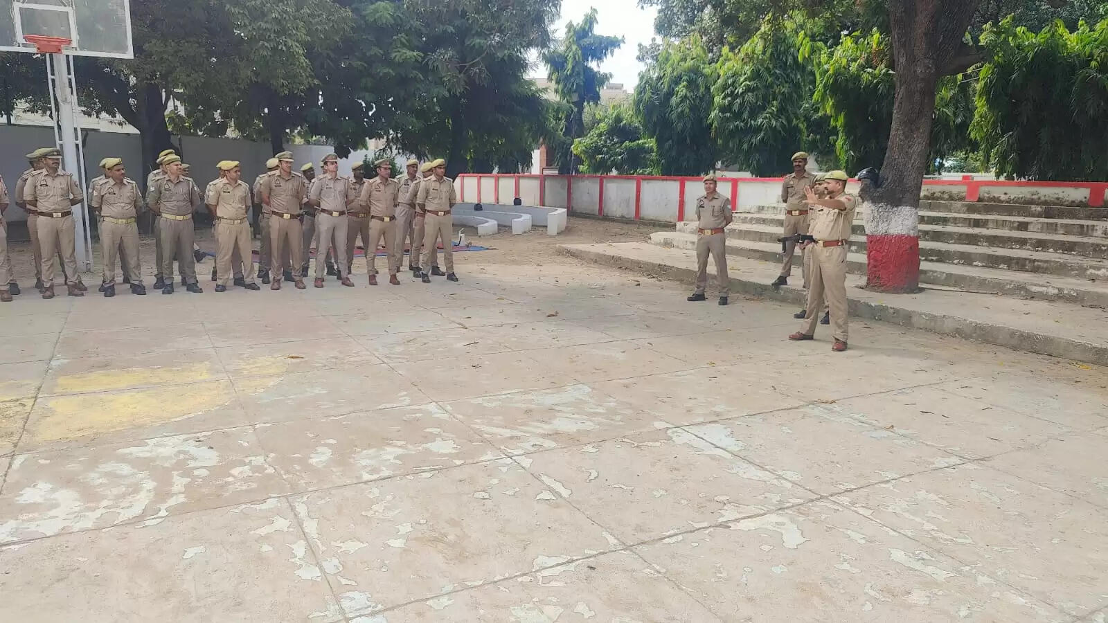 पुलिस लाइन में दंगा नियंत्रण का प्रशिक्षण जारी, चले असलहे, दागे आंसू गैस के गोले