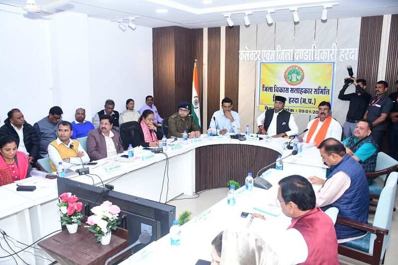 किसानों को उपार्जन एवं खाद की उपलब्धता में दिक्कत न आए: मंत्री सारंग