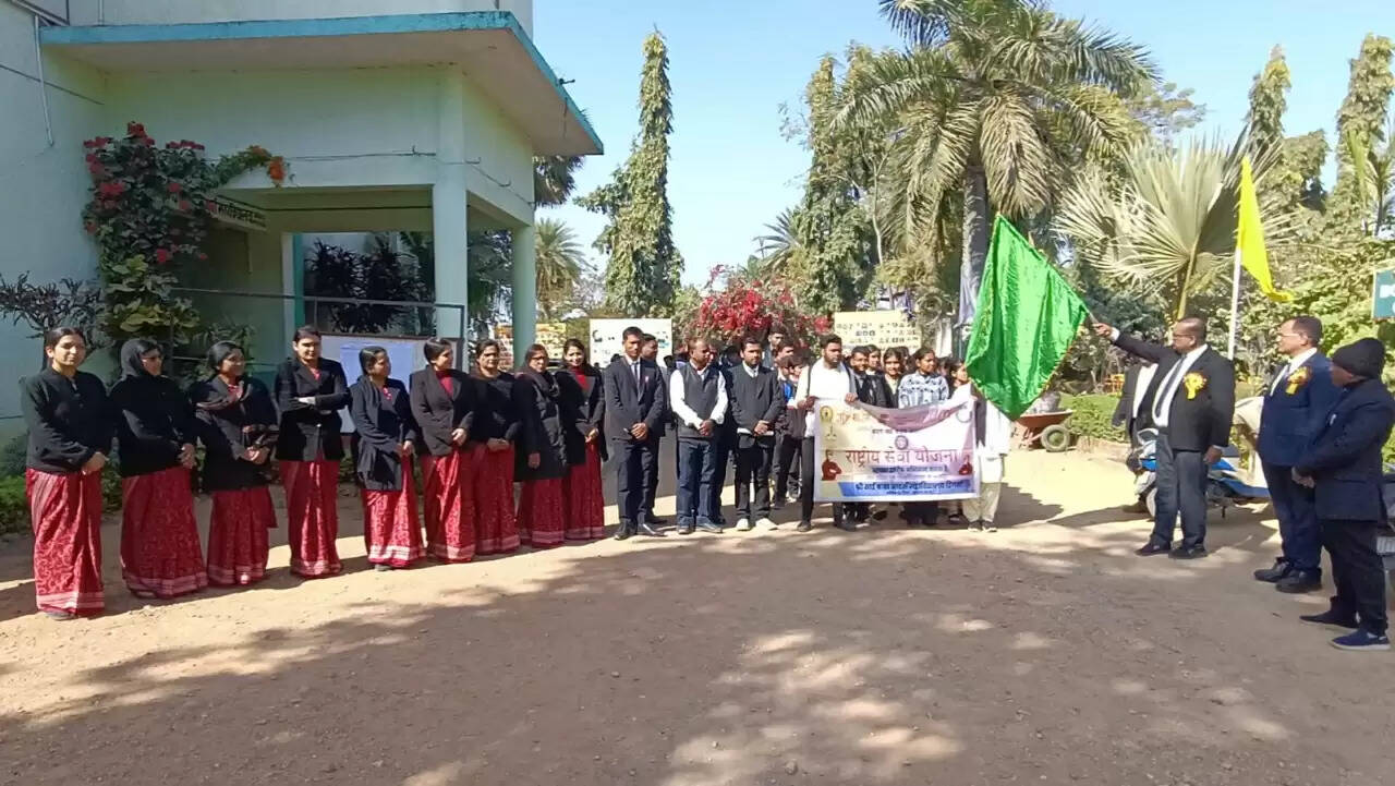 अंबिकापुर: ज्ञान, राष्ट्रप्रेम और कर्मयोग के प्रतीक स्वामी विवेकानन्द को राष्ट्रीय युवा दिवस पर किया गया स्मरण