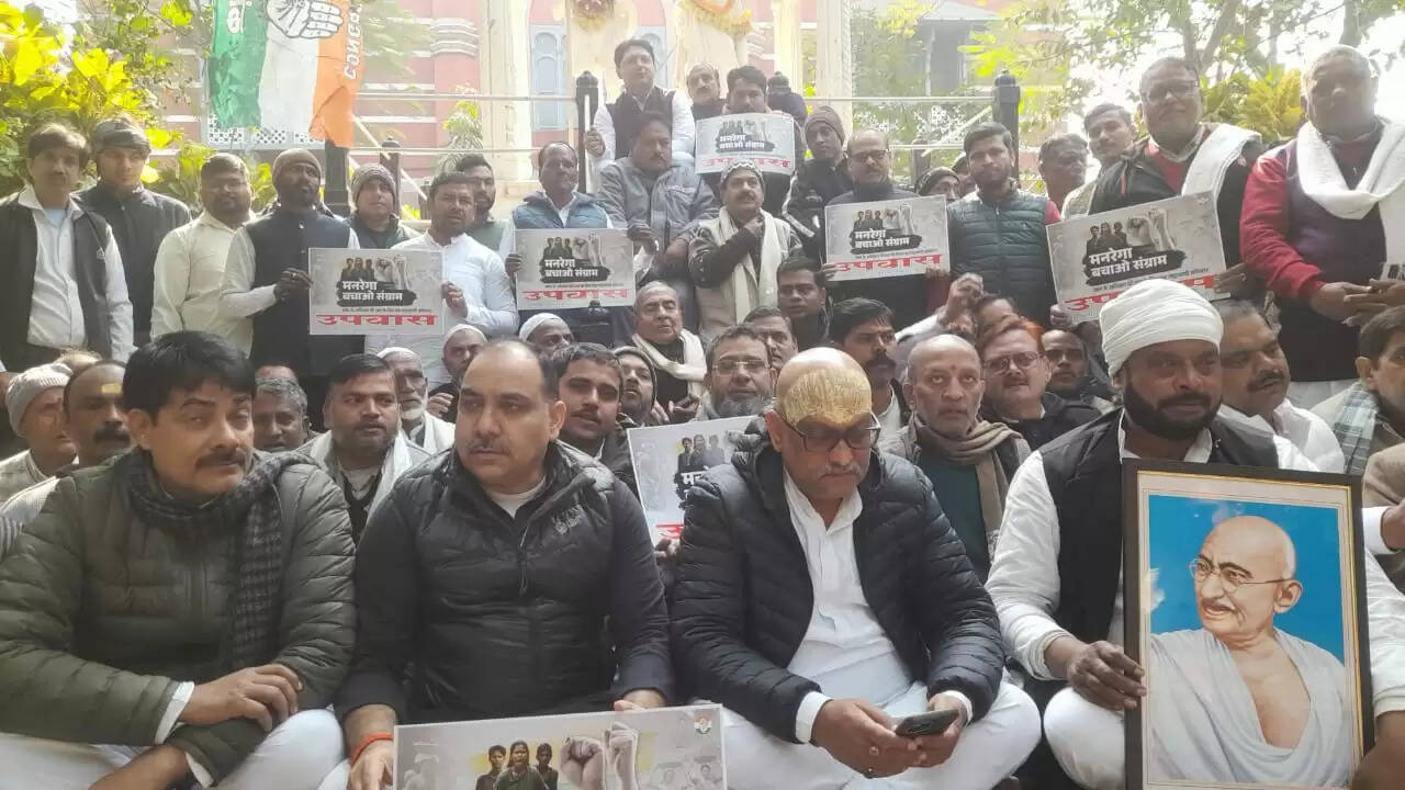 मनरेगा को लेकर कांग्रेस-एनएसयूआई का प्रदर्शन, पुलिस ने रोका मार्च