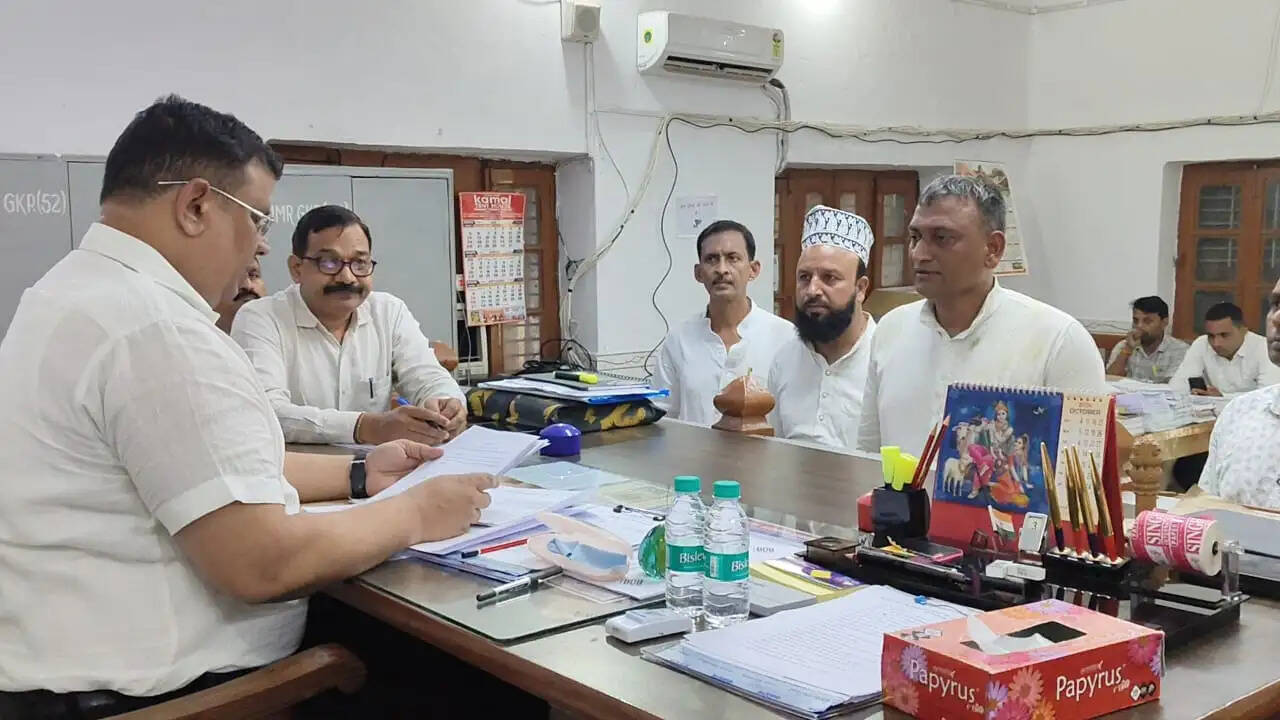 शिक्षक निर्वाचन में तीन प्रत्याशियों ने दाखिल किया नामांकन
