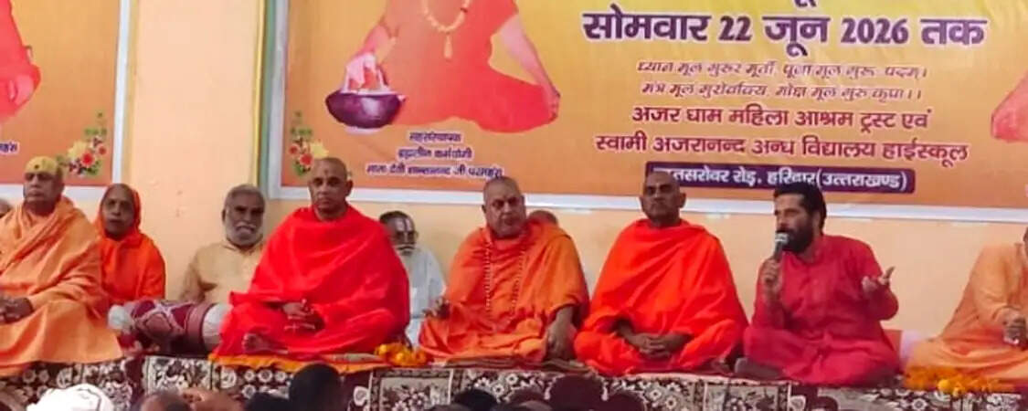 नेत्रहीन दिव्यांग के जीवन में ज्ञान का दीप जला गए स्वामी अजरानंद