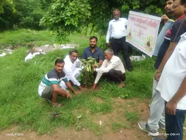 छतरपुर: पेडाें के बिना प्रकृति का संतुलन और प्राणियाें का होना संभव नहीं : राजकुमार