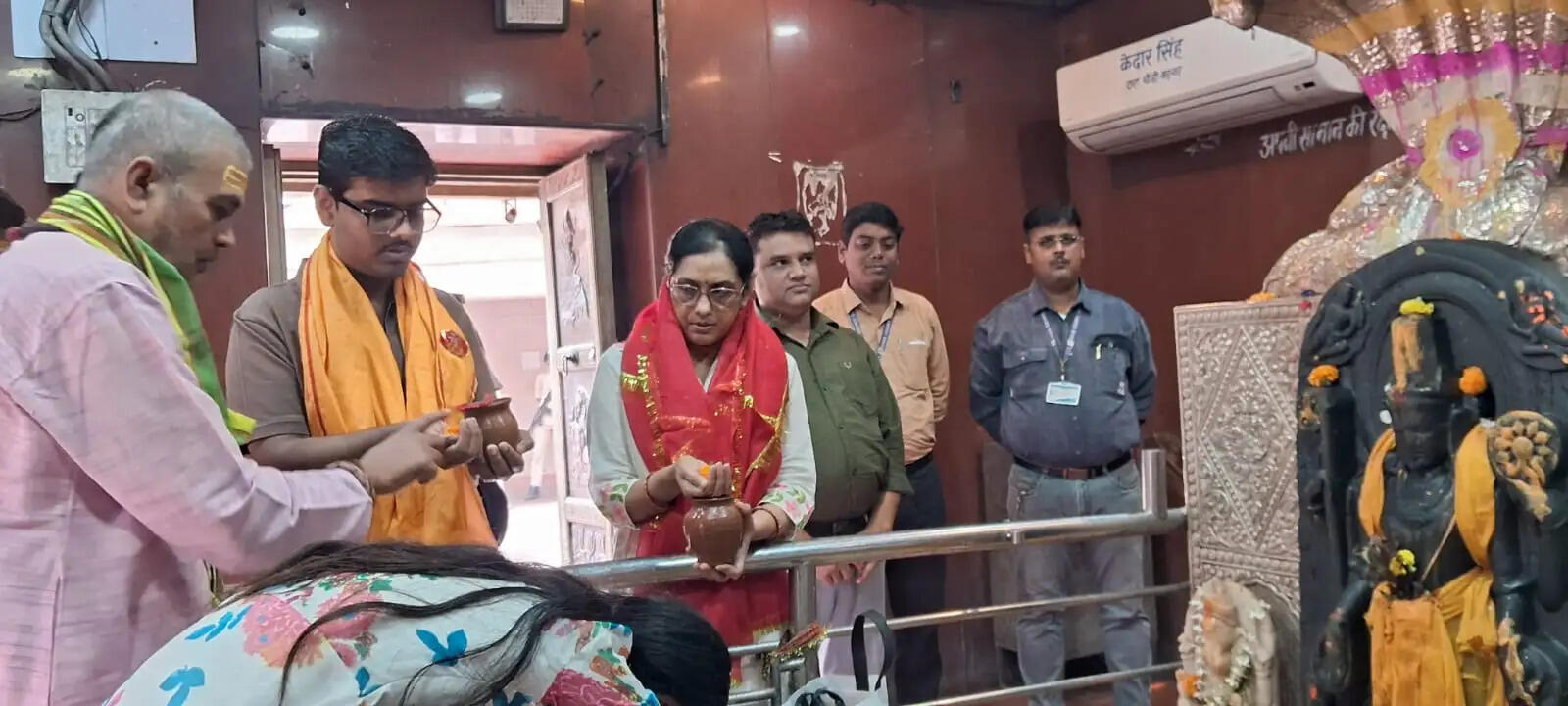 पटना हाई कोर्ट के न्यायमूर्ति संजय कुमार सिंह ने सपरिवार बाबा हरिहरनाथ दरबार में टेका मत्था