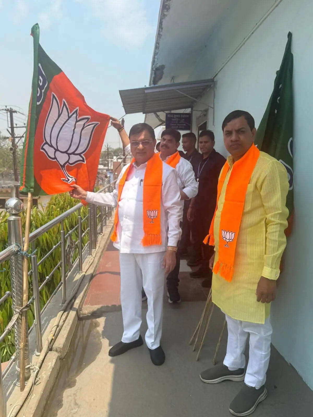 कोरबा में मंत्री लखनलाल देवांगन ने भाजपा स्थापना दिवस पर फहराया पार्टी ध्वज, राष्ट्रवादी विचारधारा को किया नमन