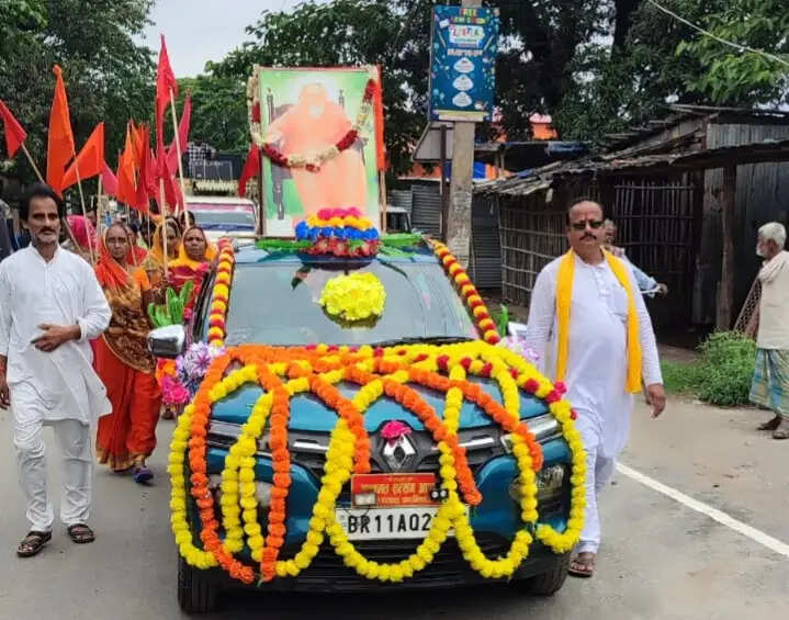 महर्षि मेंही परमहंस महाराज की जयंती पर निकाली गई भव्य शोभायात्रा