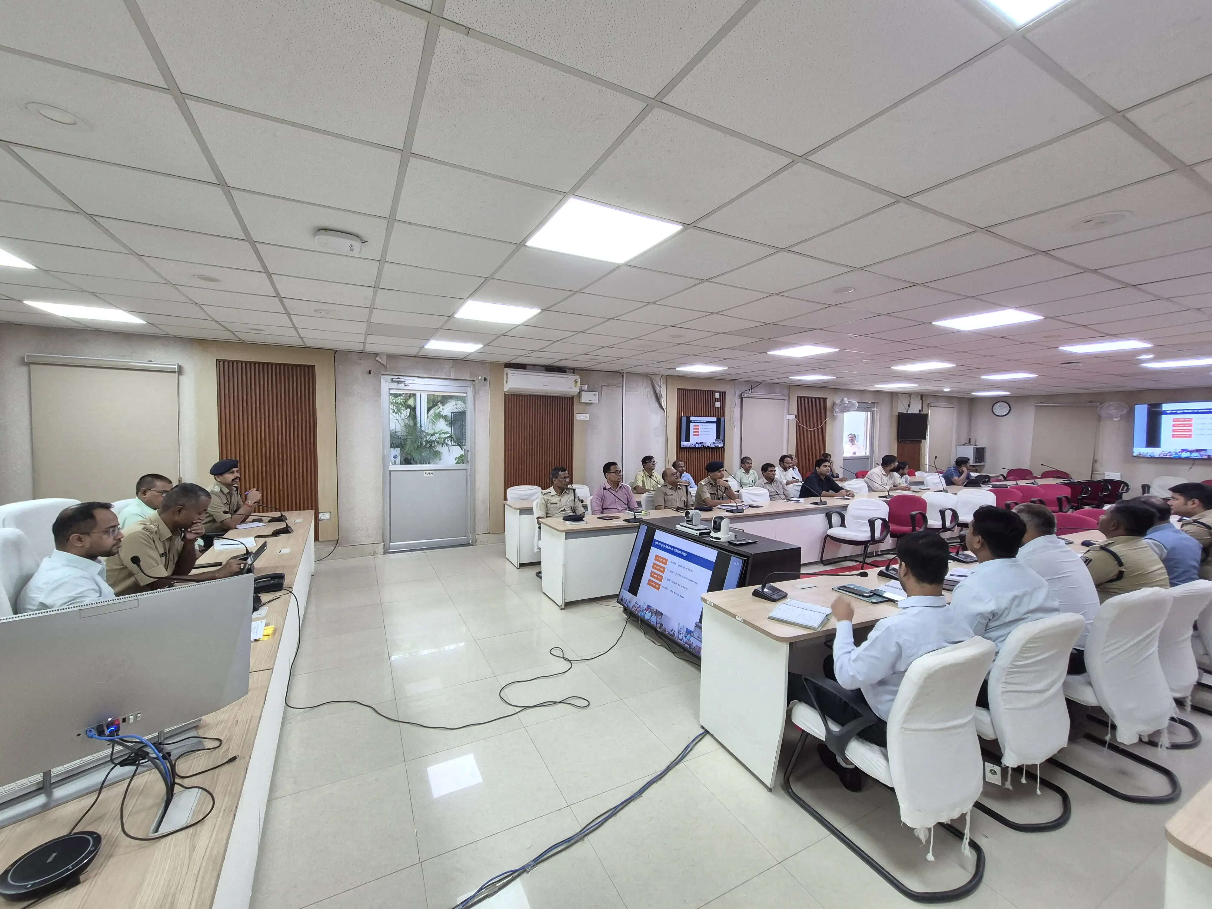 सारण में नौका परिचालन सुरक्षा को लेकर जिलाधिकारी और एसएसपी ने निर्देश