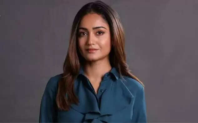 (साक्षात्कार) 'सिर्फ ग्लैमर नहीं, किरदार में सच्चाई होनी चाहिए' : त्रिधा चौधरी