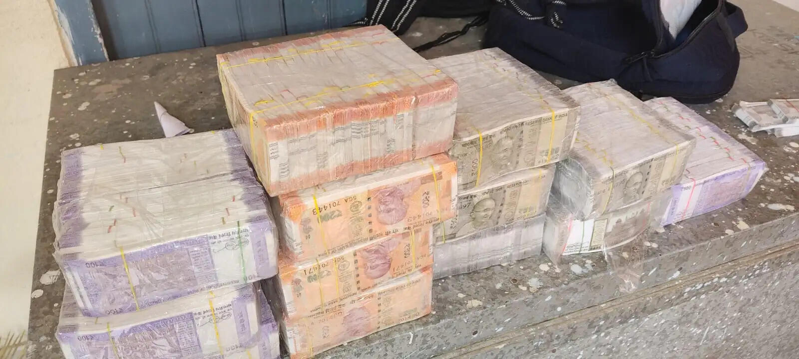 नकली नोट एवं ठगी गिरोह के चार सदस्य गिरफ्तार,नकली नोटों का बंडल बरामद