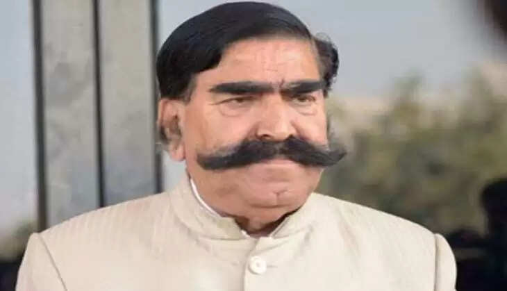 मंदिर में गंगाजल छिड़कने के मामले में भाजपा ने ज्ञानदेव आहूजा को पार्टी से निकाला