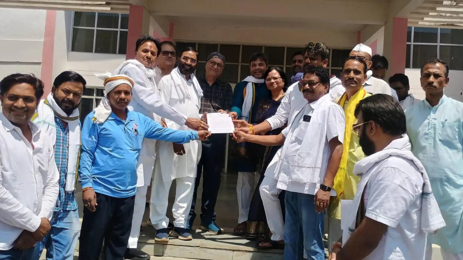 अनूपपुर: गेंहू खरीदी में स्लॉट बुक करने एवं वंचित किसानों के उपार्जन क्रय करने की कांग्रेस ने सौपा मांग पत्र