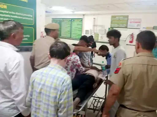 फरीदाबाद: पोस्टमार्टम करवाने के बजाए शव लेकर भागे परिजन, पुलिस ने रोका