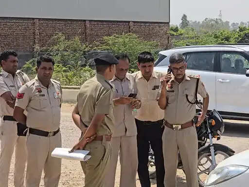 जींद : कार में मिला लेक्चरर का शव