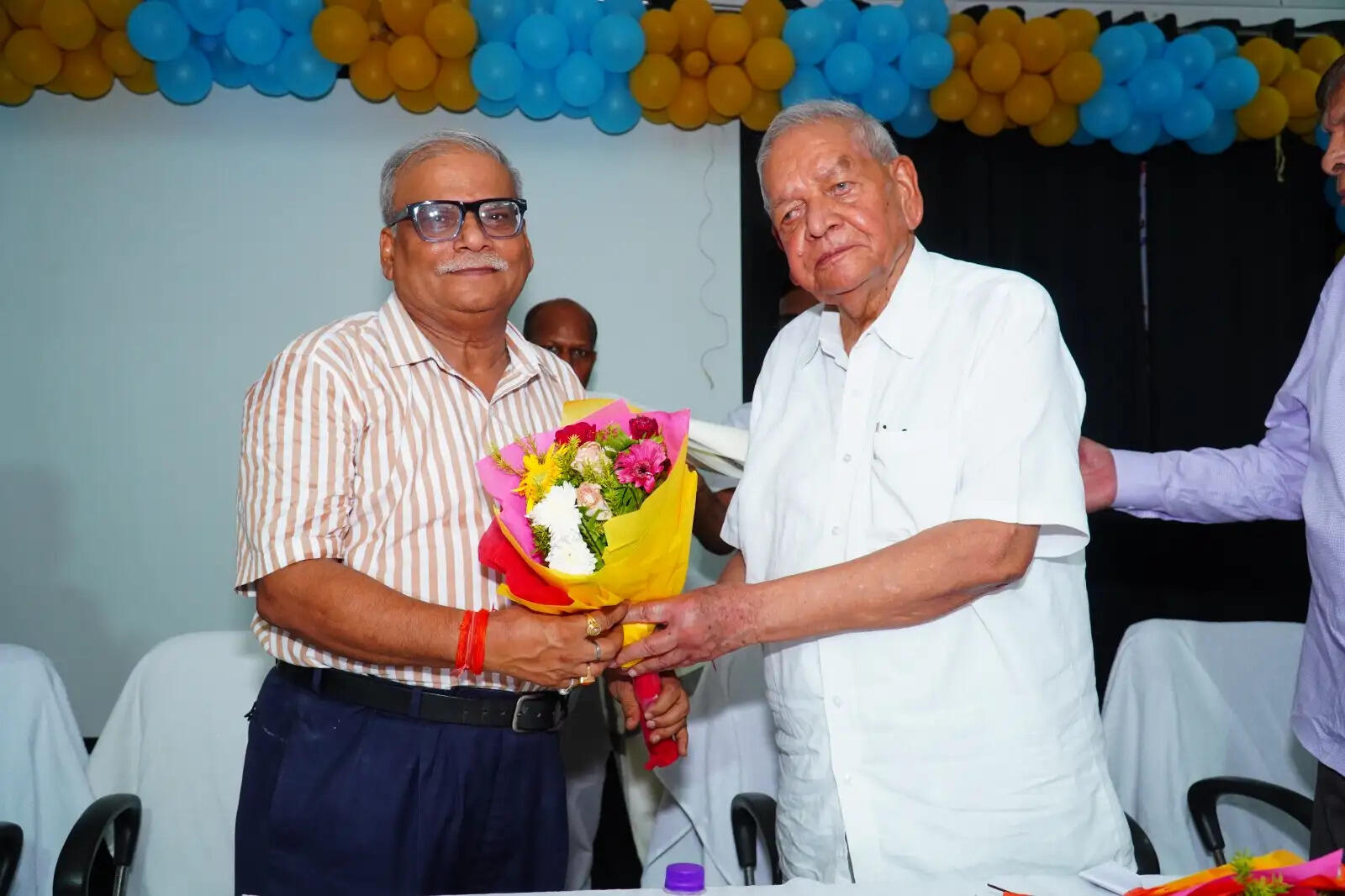 एनजीबी यूनिवर्सिटी के नए कुलपति बने प्रो. बीवी तिवारी, पूर्वांचल विश्वविद्यालय में ऑनलाइन हुआ अभिनंदन