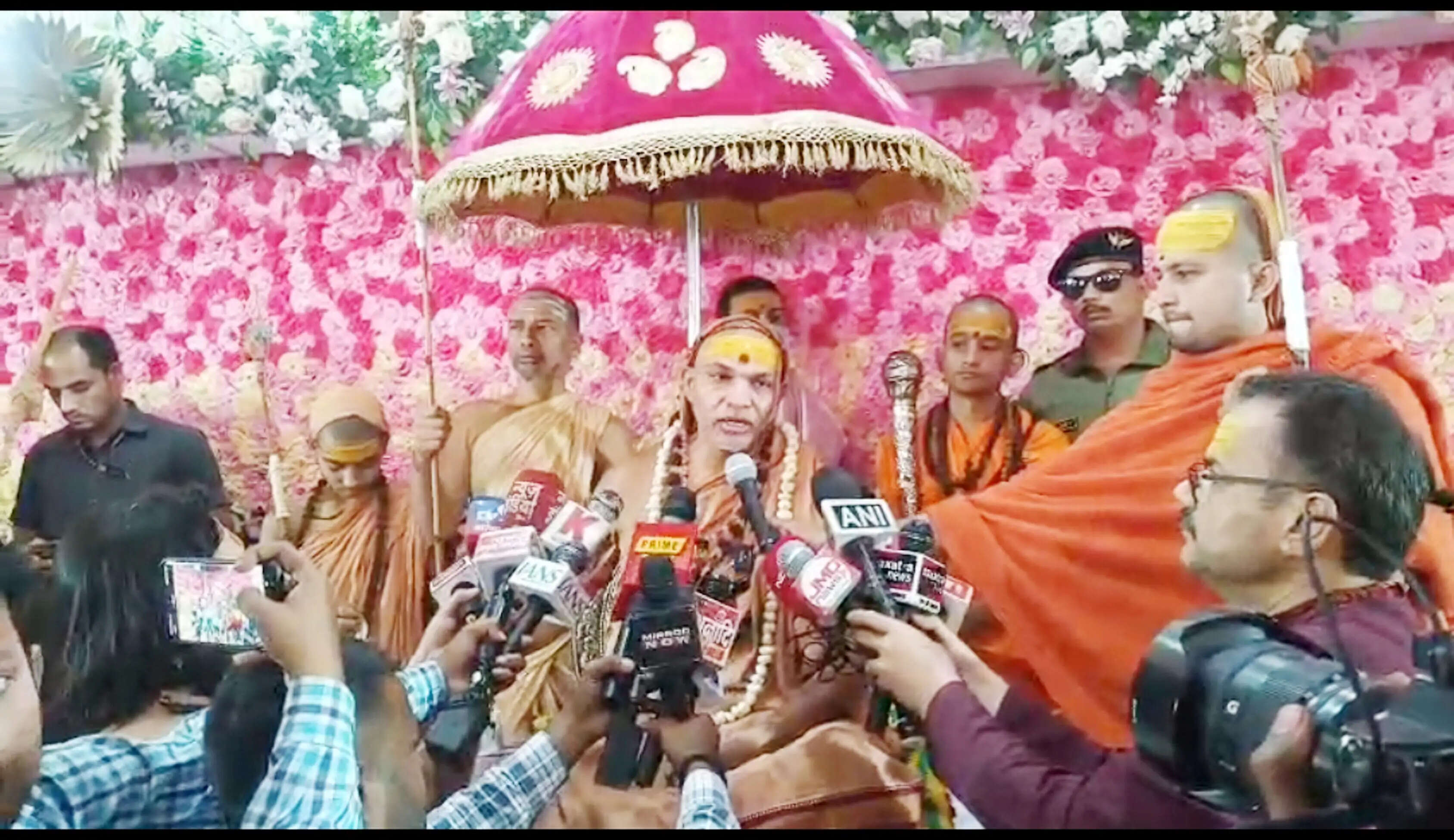 याेगी का आचरण हिंदुत्व के विपरीत, गौ माता को राष्ट्रमाता का दर्जा अभी तक क्याें नहीं दिया: अविमुक्तेश्वरानंद