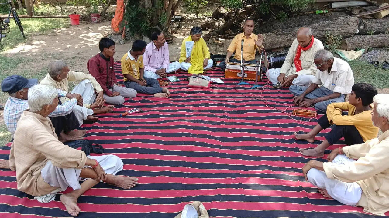 साधुओं के अमृत ज्ञान सत्संग से मिलते चार फल - धर्म, अर्थ, काम और मोक्ष की होती है प्राप्ति