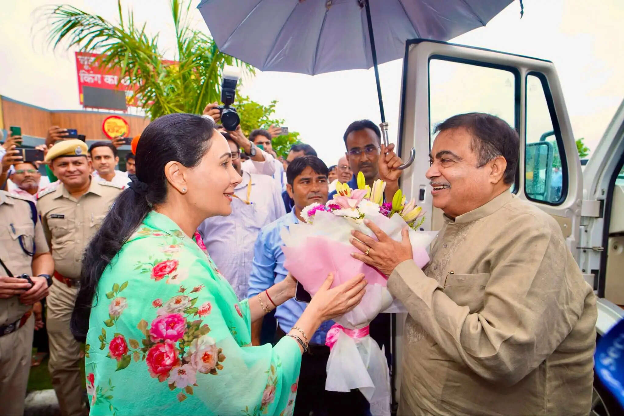 दिल्ली-मुंबई एक्सप्रेसवे पर सख्त हुए नितिन गडकरी, अधिकारियों को कई महत्वपूर्ण निर्देश दिए