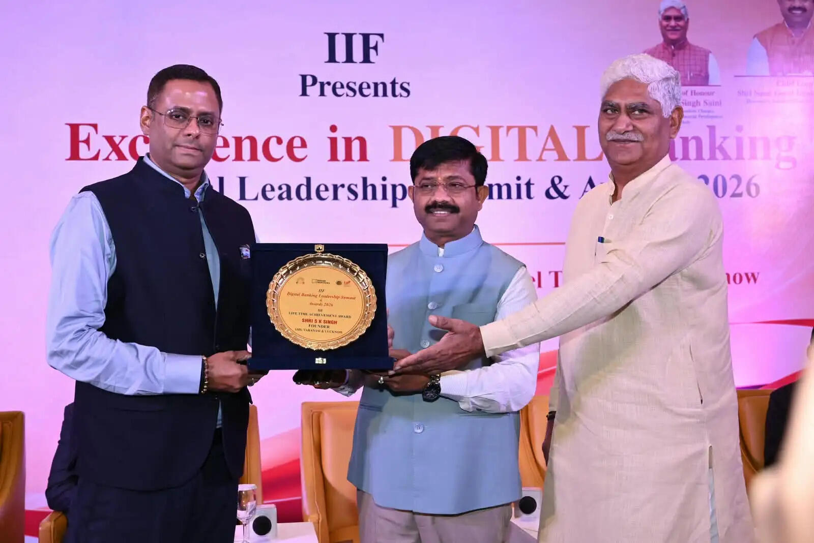 एसएमएस ग्रुप ऑफ इंस्टीट्यूशंस के संस्थापक लाइफटाइम अवॉर्ड से सम्मानित