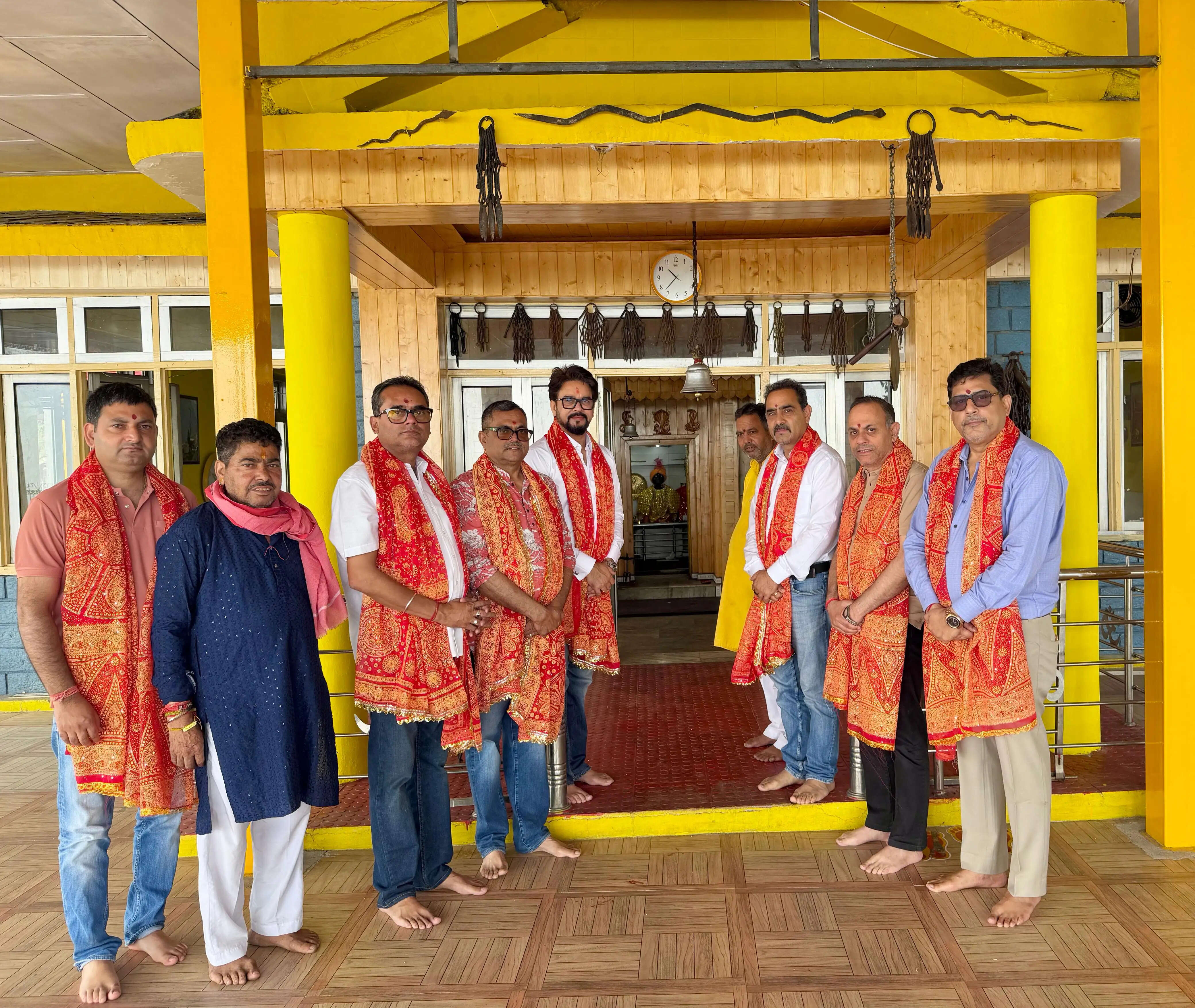 भाारत अफगान मैच से पहले भगवान इन्द्रूनाग के दरबार पहुंचे सांसद अनुराग ठाकुर और एचपीसीए पदाधिकारी