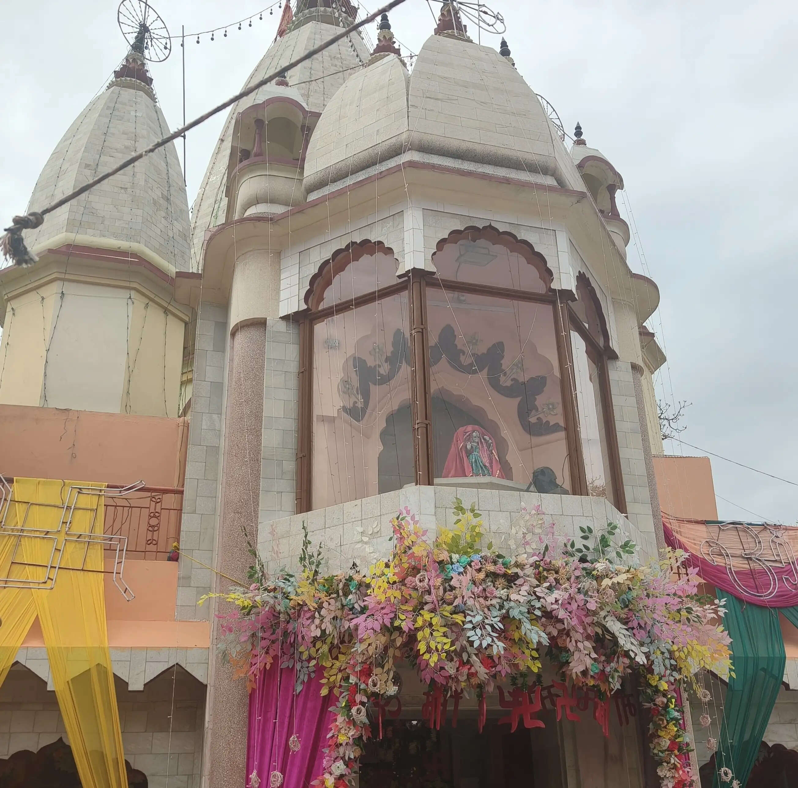 पहले नवरात्र पर नाहन के प्राचीन मंदिर काली स्थान में उमड़ी श्रद्धालुओं की भीड़