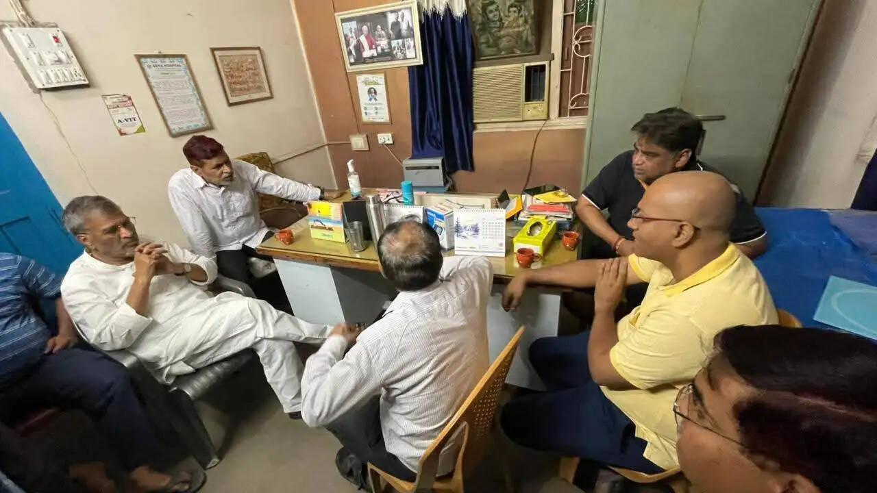 पूर्व सांसद डॉ. अरुण ने नवादा के दिवंगत चिकिसक डॉ शत्रुघ्न के परिजनों को दी सांत्वना