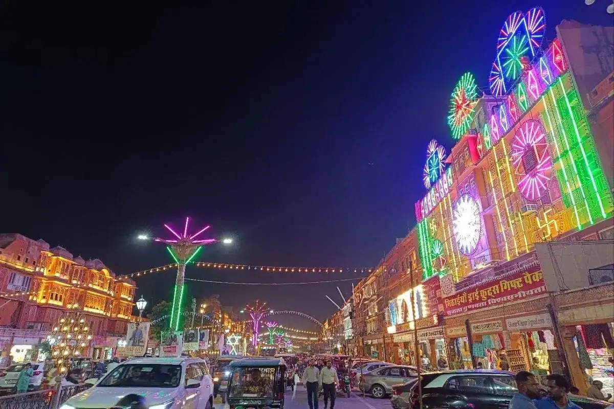 दिवाली पर बन रहा महासंयोग : पांच राजयोग के साथ आठ शुभ संयोग घर-परिवार में लाएंगे खुशहाली