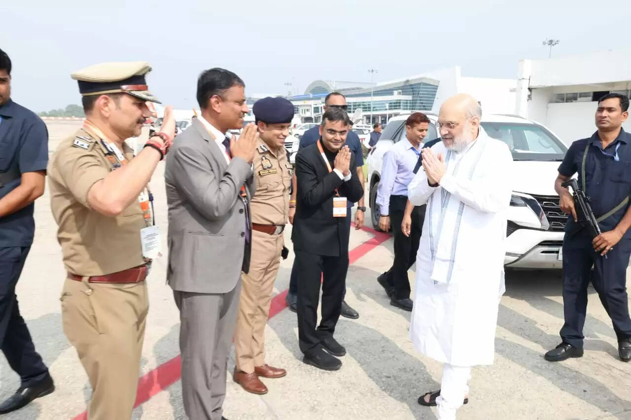 मध्य क्षेत्रीय परिषद की बैठक में भाग लेने के बाद गृहमंत्री वाराणसी से रवाना