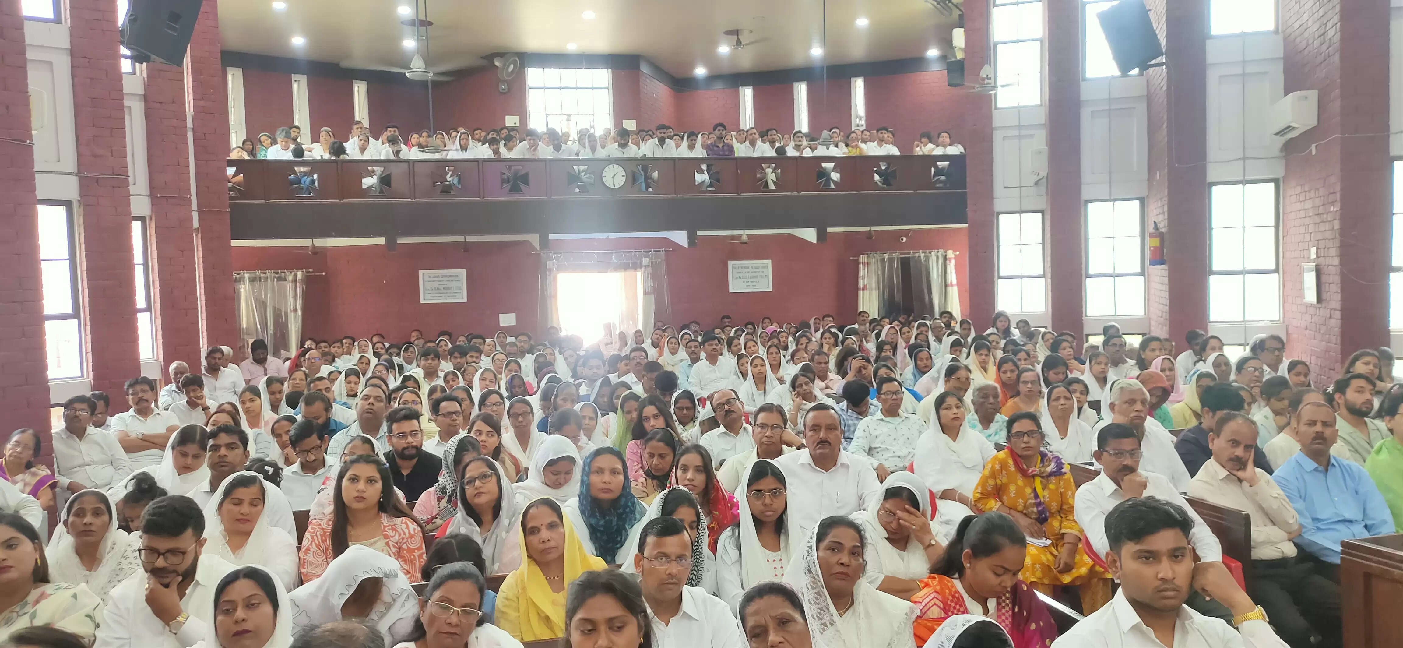 मुरादाबाद के गिरिजाघराें में यीशु का गुणगान कर मनाया गुड फ्राइडे