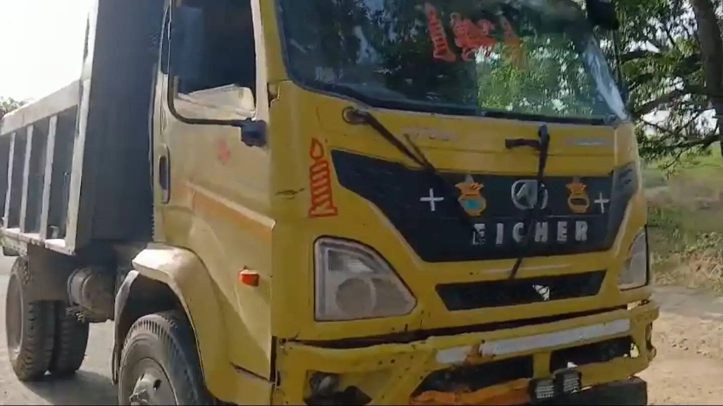 अवैध मिट्टी खनन कर भाग डंपर ने महिला काे राैंदा, माैत