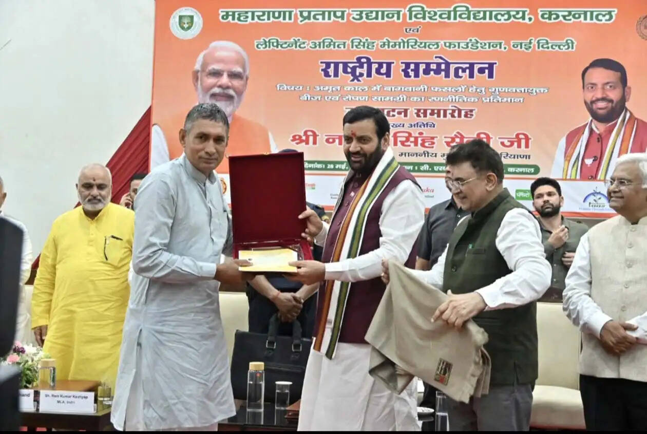 हिसार के जागरूक किसान कुलदीप को मुख्यमंत्री ने किया सम्मानित