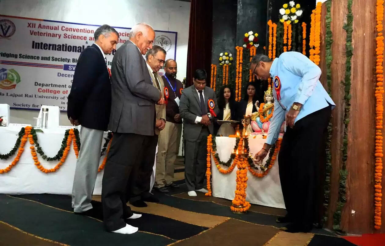 हिसार: मानव, पशु एवं पर्यावरण के स्वास्थ्य के पारस्परिक संबंधों को समझना अनिवार्य : प्रो. जेवी रमाना