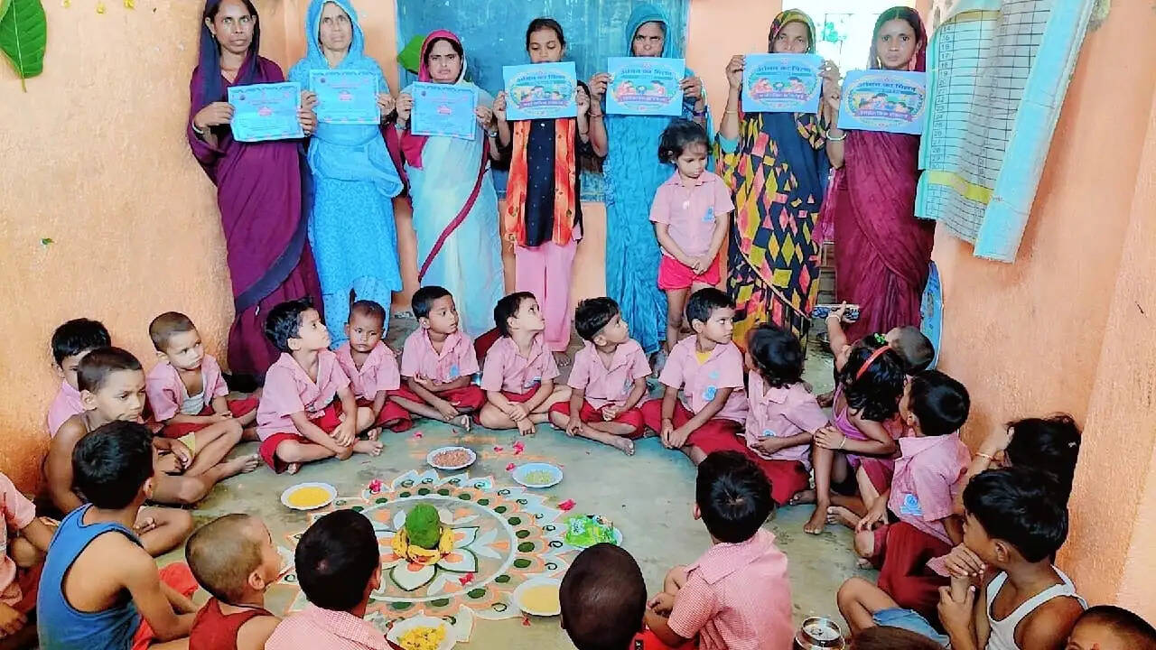 आंगनबाड़ी केंद्रों में ‘आंगन मिलन’ का आयोजन, पोषण और स्वास्थ्य के प्रति किया गया जागरूक
