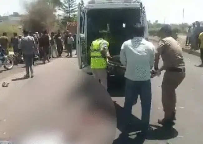 मप्र के मऊगंज में एक ही ट्रेलर से टकराई दो बाइक, तीन युवकों की मौत, दो गंभीर घायल