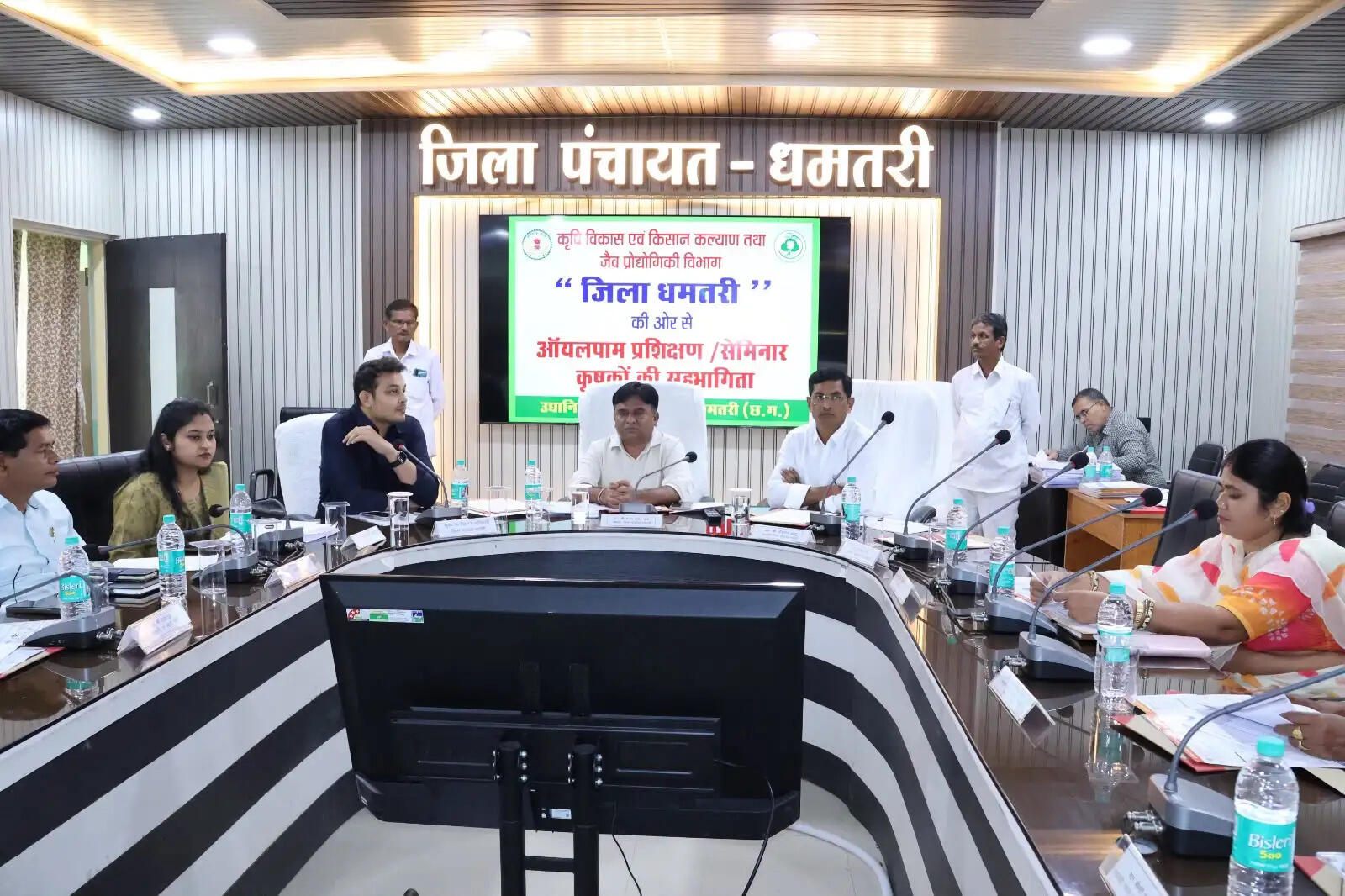 मछली विक्रय दर 120 से बढ़ाकर 140 रुपये किलो करने का प्रस्ताव सर्वसम्मति से पारित