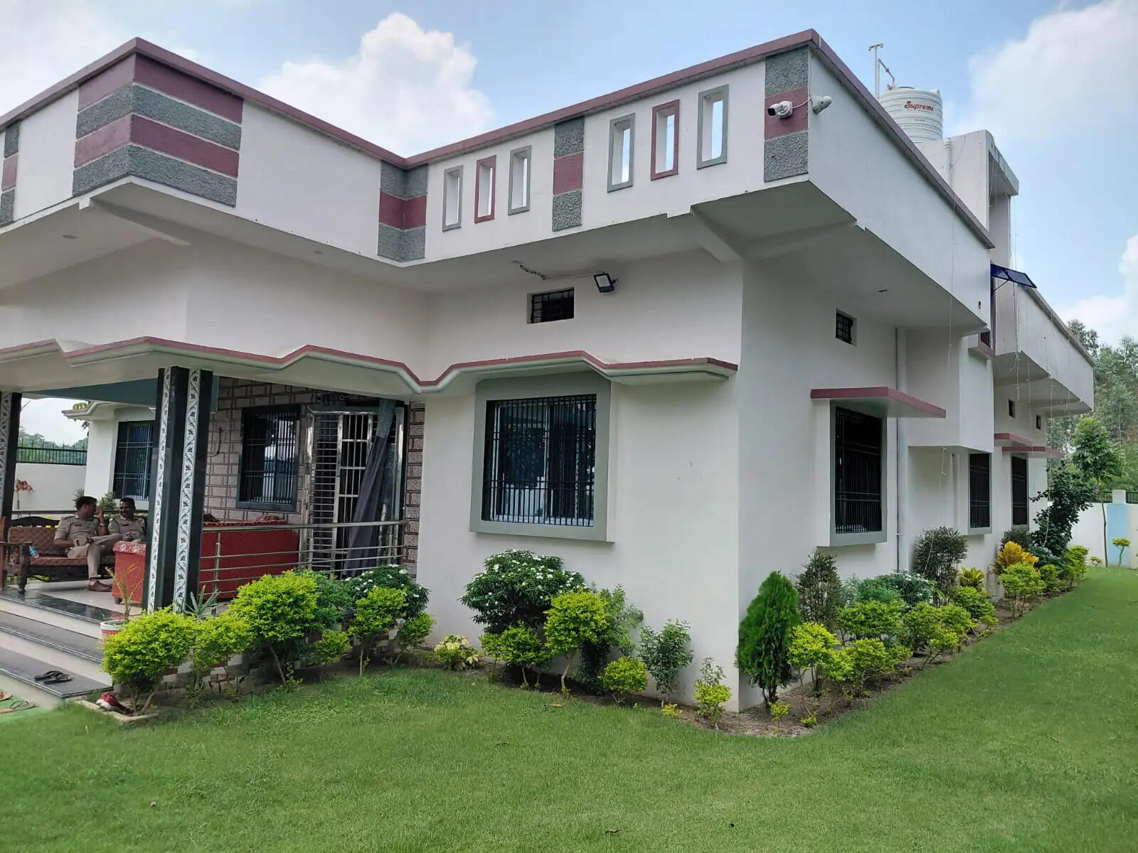 ईओयू की छापेमारी में  कार्यक्रम पदाधिकारी अजीत अमर के मकान से 40 लाख के आभूषण बरामद