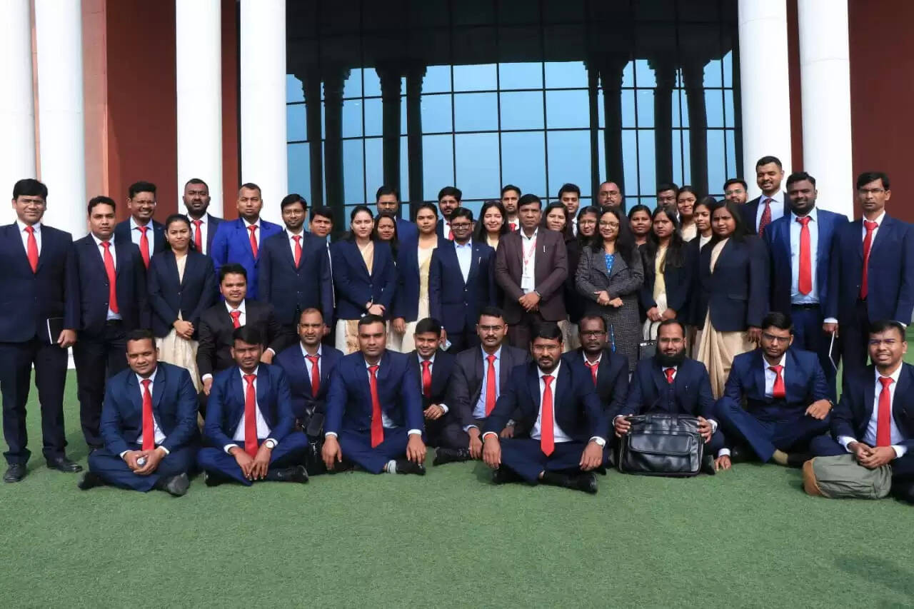 अधिकारियों ने विधानसभा का भ्रमण कर ली कार्य संचालन की जानकारी