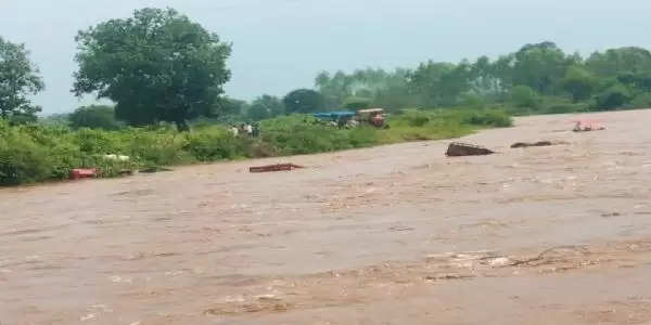 बाढ़ से ग्राम पंचायत रिसगांव का कई गांवों से टूटा संपर्क