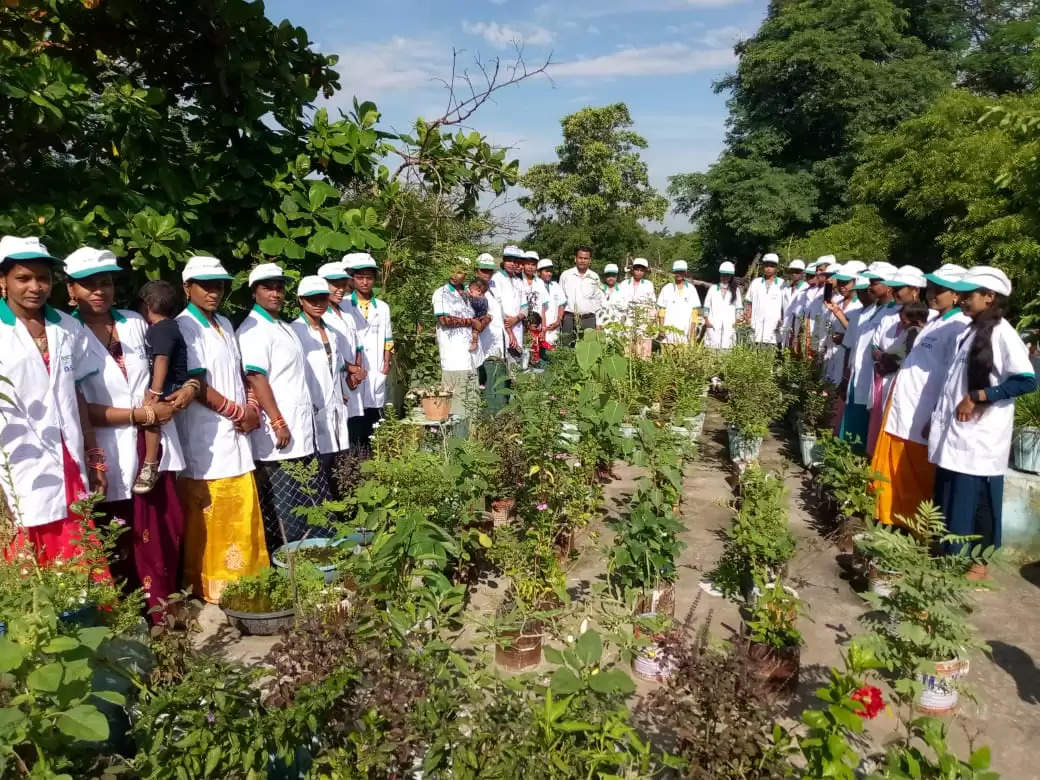 कोरबा : महिलाओं को कराया किसान स्कूल बहेराडीह का भ्रमण