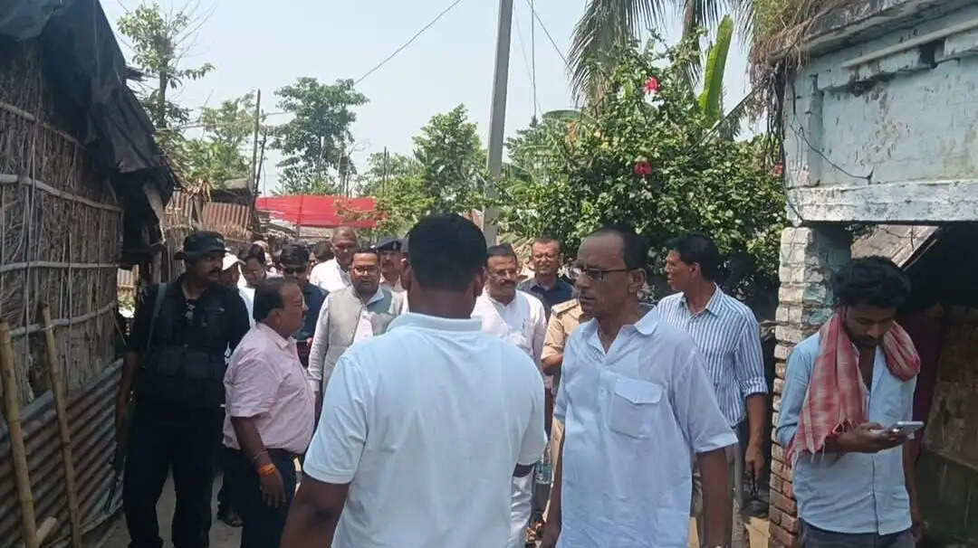 राघोपुर के करजाईन पंचायत में जन संवाद कार्यक्रम, ग्रामीणों की समस्याएं सुन मंत्री ने दिए समाधान के निर्देश