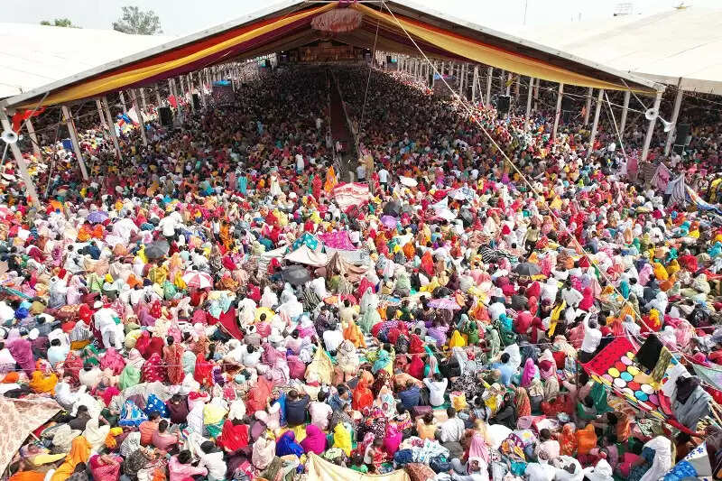 रुद्राक्ष महोत्सवः फुलेरा दूज पर पांच क्विंटल फूलों से हुआ मंदिर परिसर में श्रृंगार, कथास्थल सहित डोम-पंडाल पड़े छोटे