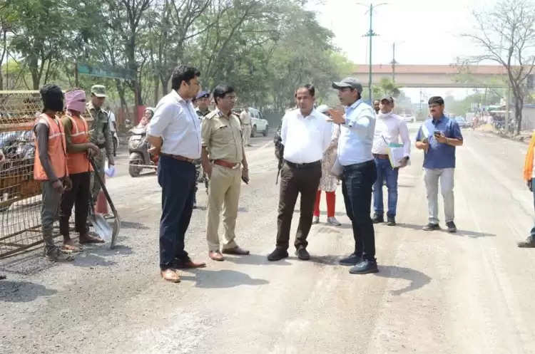 रायपुर : कलेक्टर ने विधानसभा सड़क निर्माण की देखी गुणवत्ता, त्वरित कार्य के दिए निर्देश