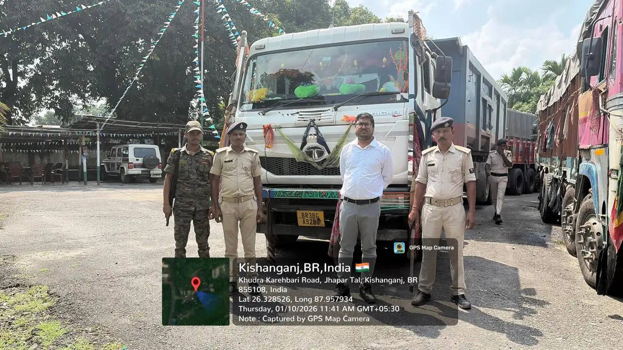 बालू लदे दो ट्रक समेत स्टोन डस्ट लदा वाहन जब्त, तीनों पर 27.80 लाख का जुर्माना