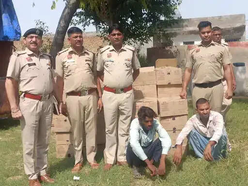 पलवल में 15 लाख की अवैध शराब बरामद, ट्रक चालक-परिचालक गिरफ्तार