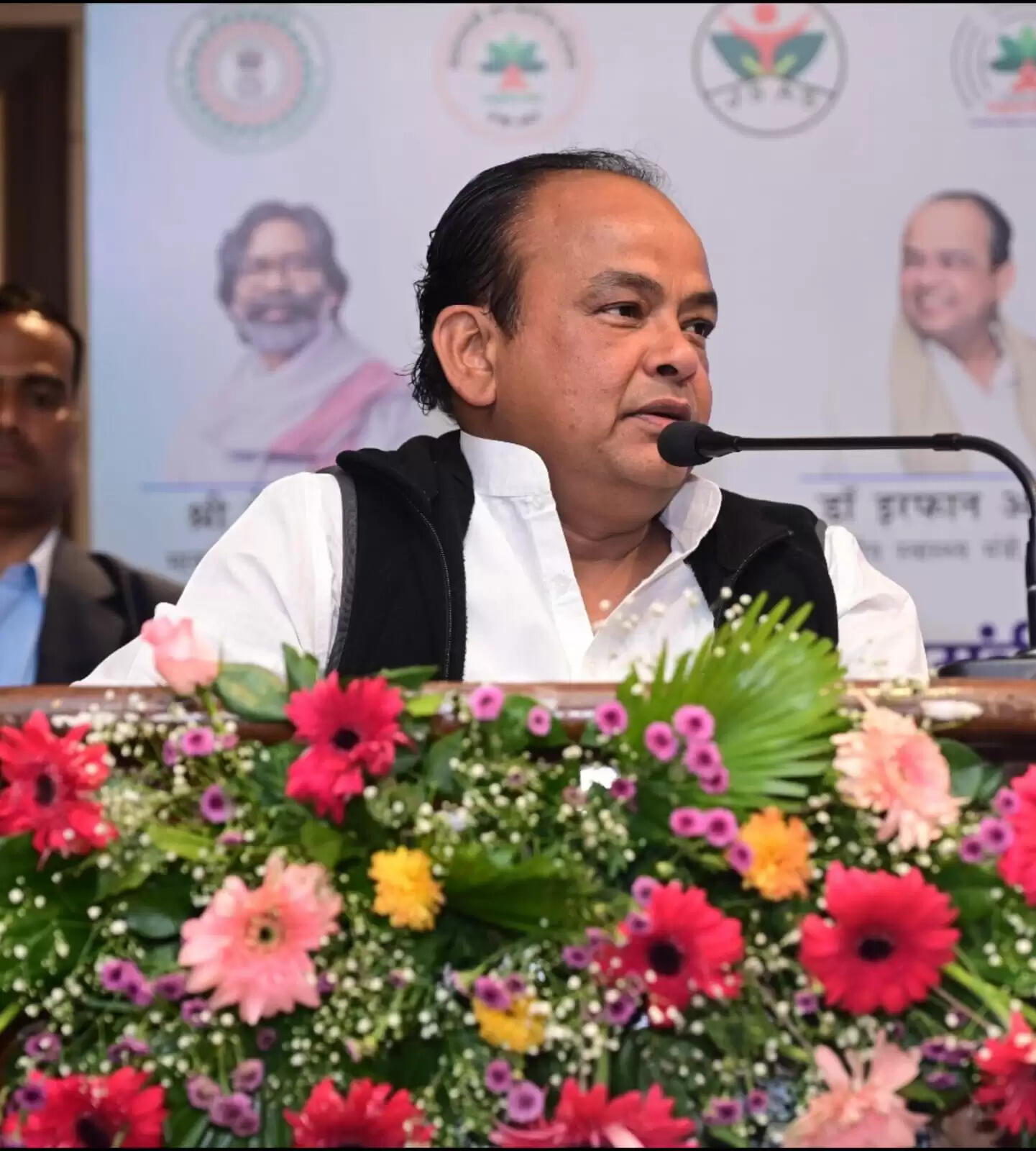 मुंबई से लौटने के दौरान फ्लाइट में जामताड़ा निवासी का निधन, मंत्री इरफान अंसारी कर रहे शव लाने की पहल